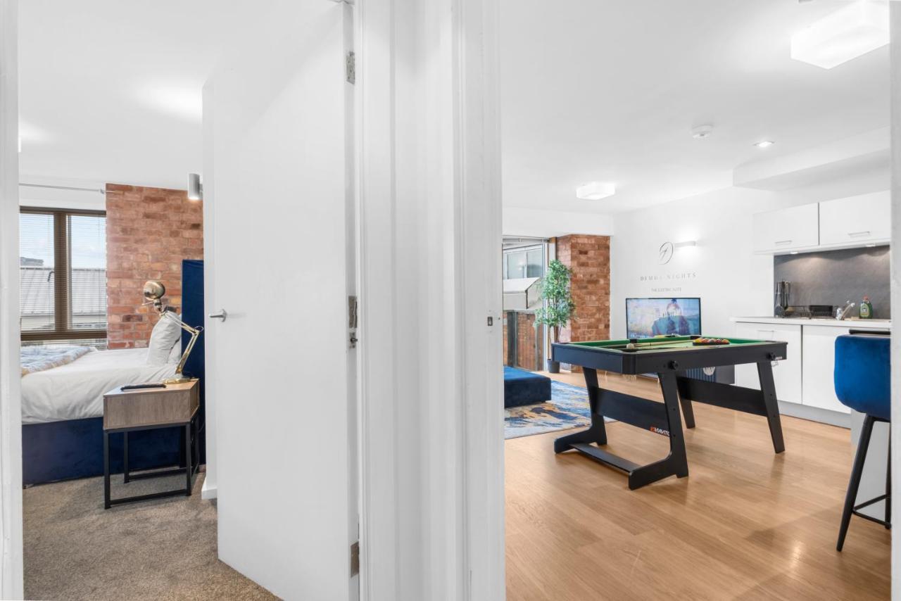 Snooker Table Apartment With 4 Beds And Free Parking Coventry Kültér fotó