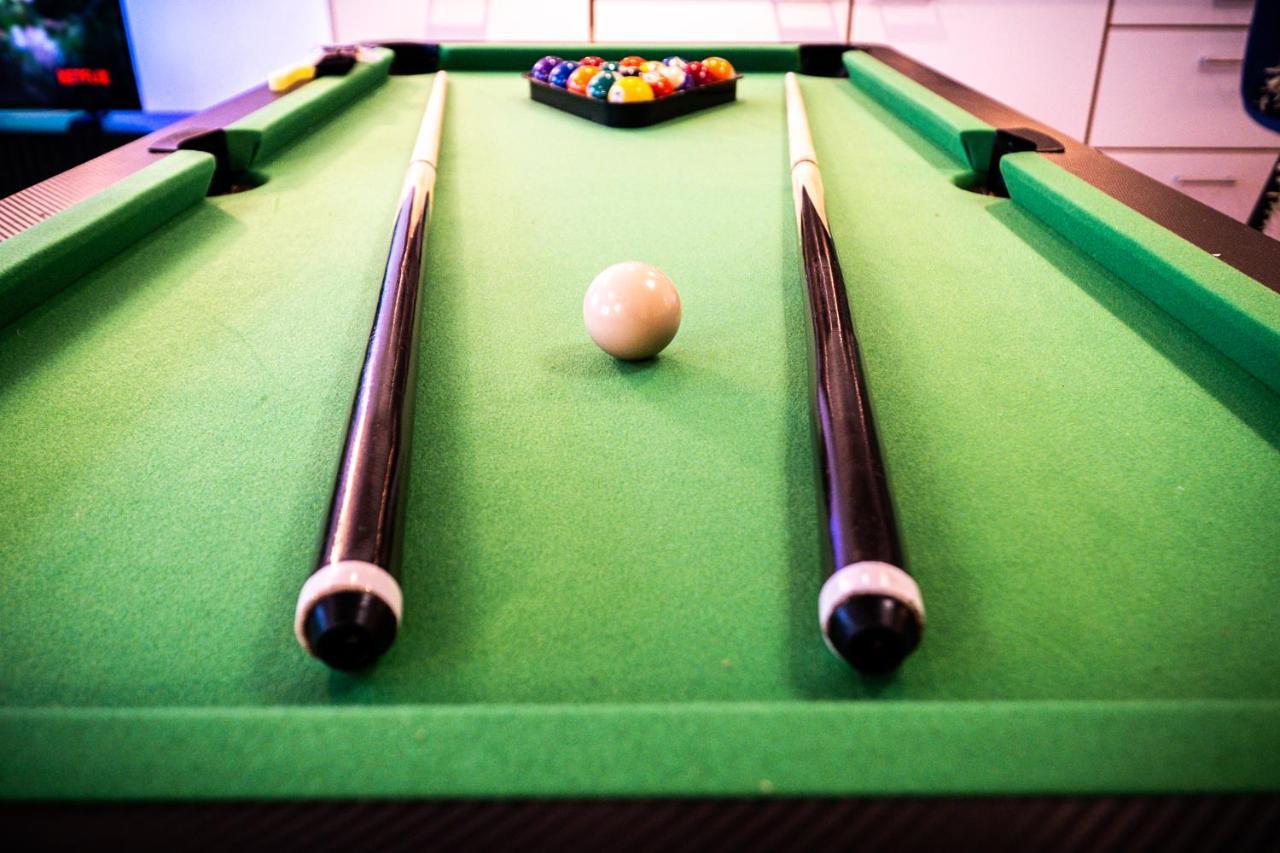Snooker Table Apartment With 4 Beds And Free Parking Coventry Kültér fotó