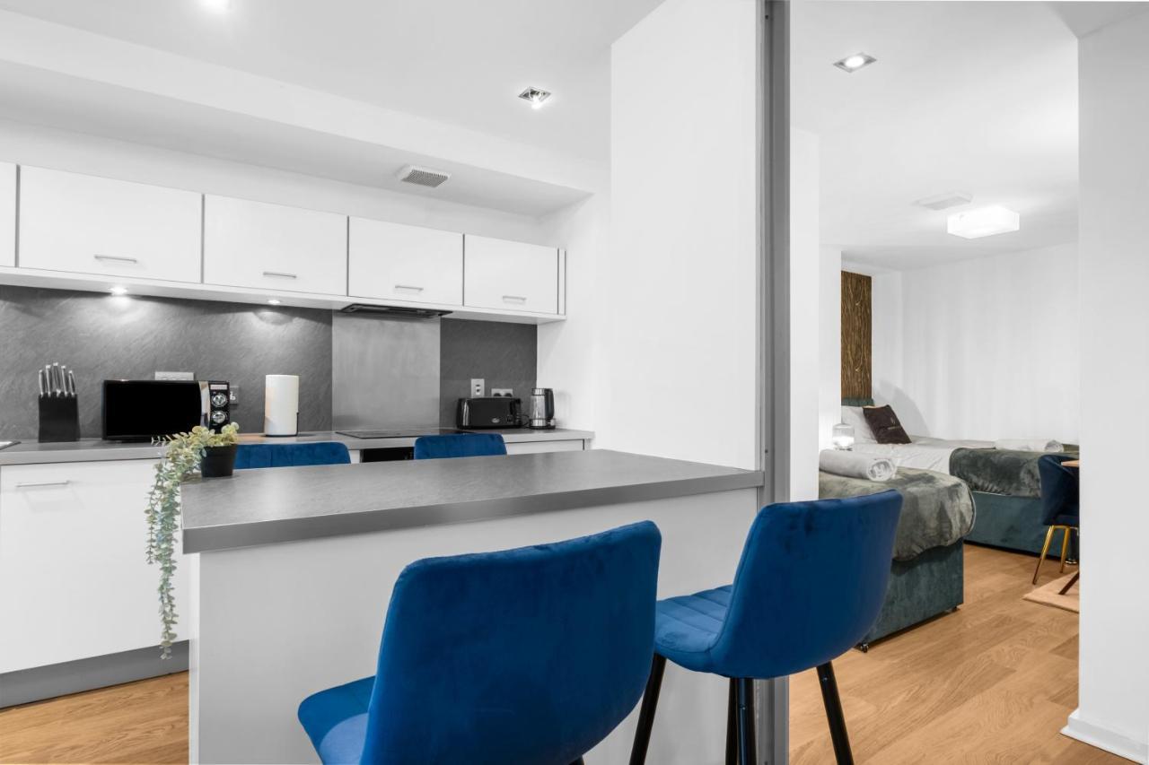 Snooker Table Apartment With 4 Beds And Free Parking Coventry Kültér fotó