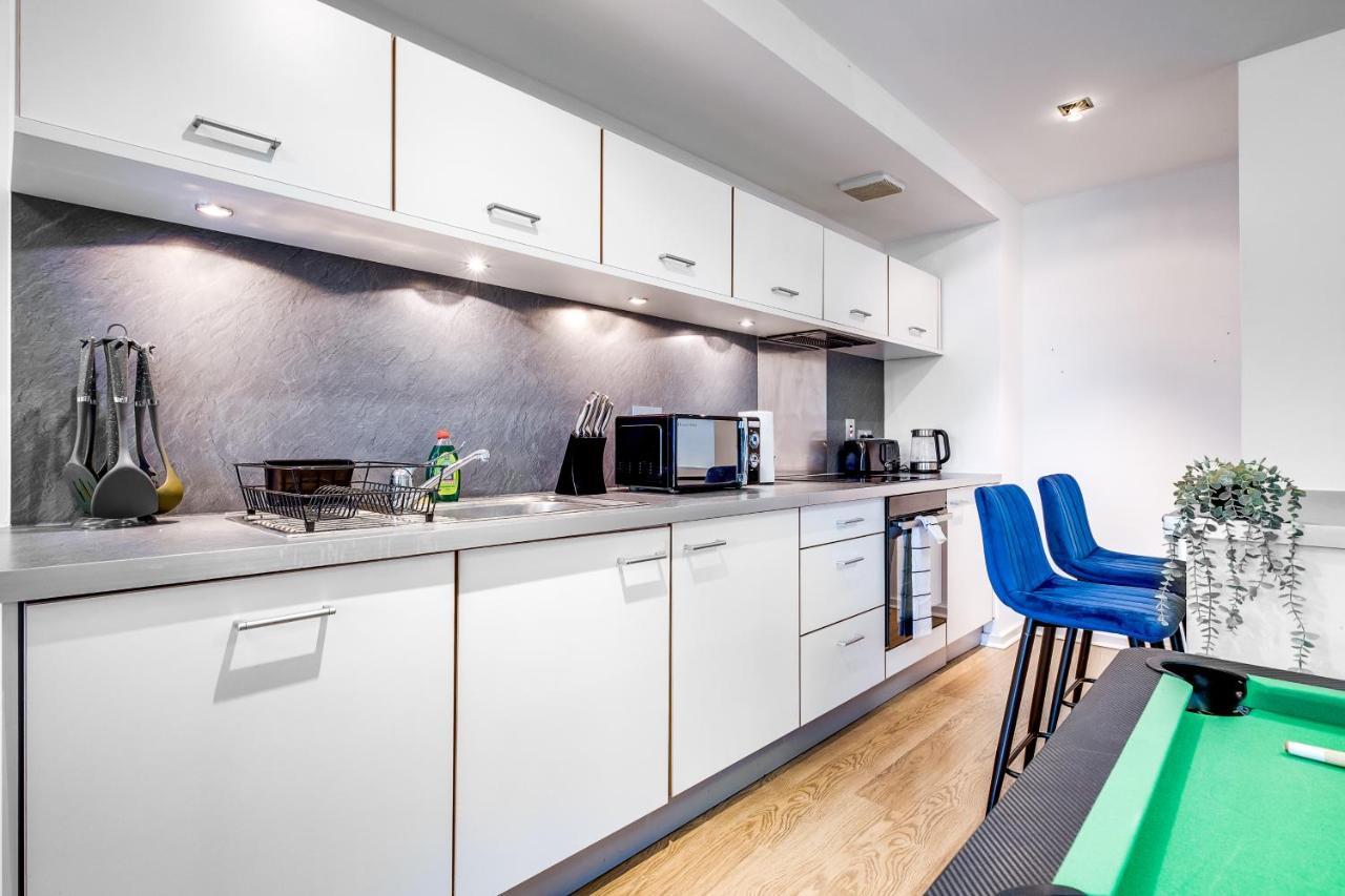 Snooker Table Apartment With 4 Beds And Free Parking Coventry Kültér fotó