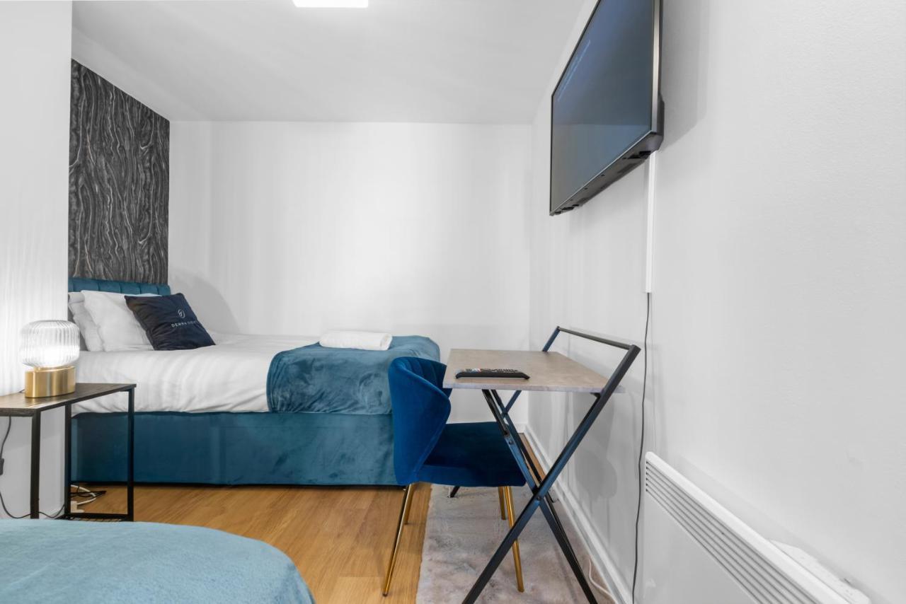 Snooker Table Apartment With 4 Beds And Free Parking Coventry Kültér fotó