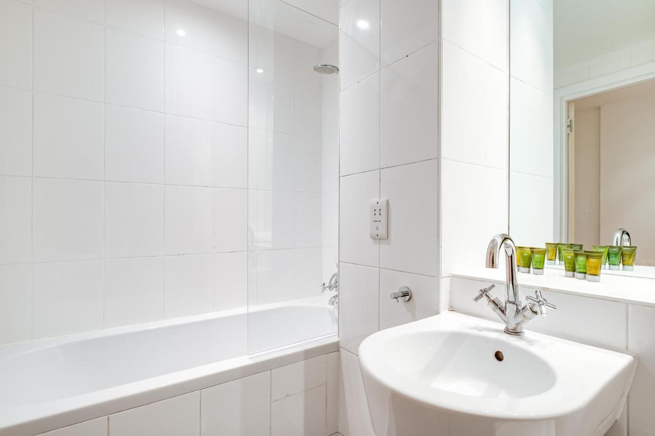 Snooker Table Apartment With 4 Beds And Free Parking Coventry Kültér fotó