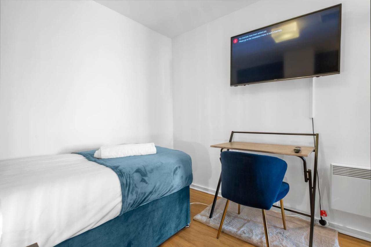 Snooker Table Apartment With 4 Beds And Free Parking Coventry Kültér fotó